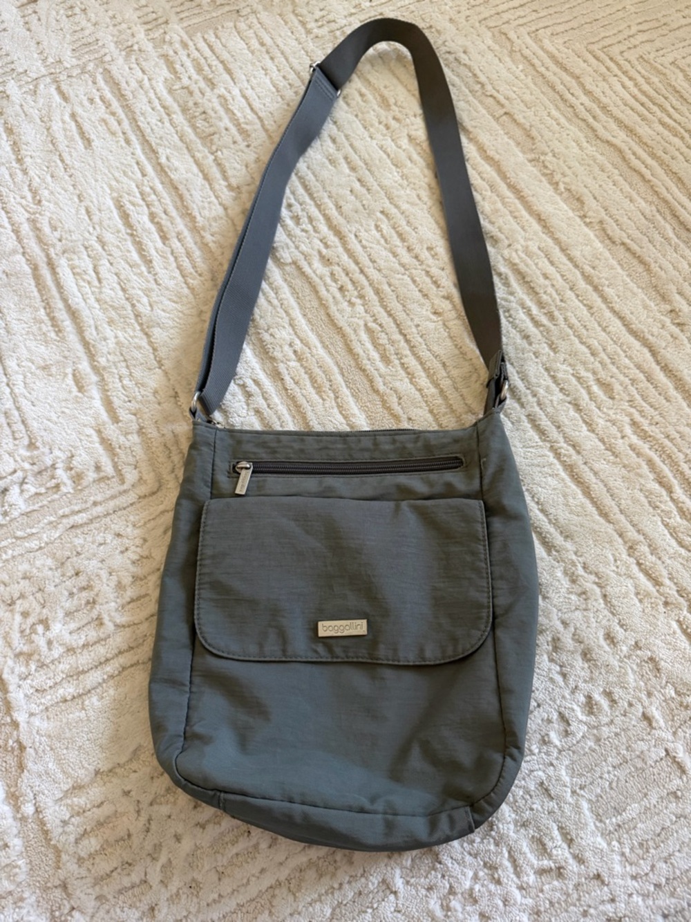 Baggallini Crossbody Bag Gray Nylon Travel Purse Lightweight Organizer